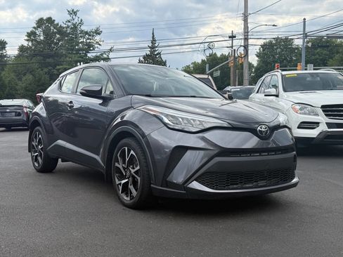 Used 2020 Toyota C-HR XLE image 4