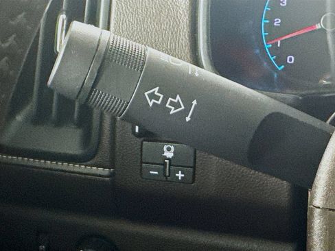 Used 2022 GMC Canyon Denali RWD image 12