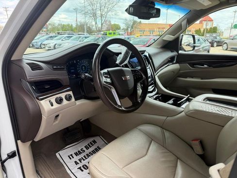 Used 2016 Cadillac Escalade ESV Premium AWD/4WD image 10