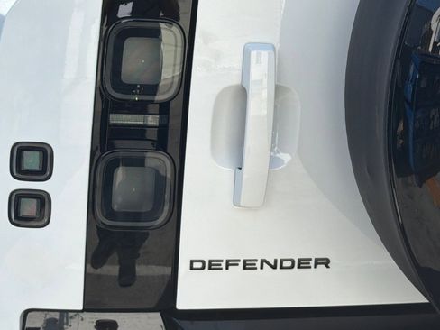 New 2026 Land Rover Defender 110 X-Dynamic SE AWD/4WD image 21