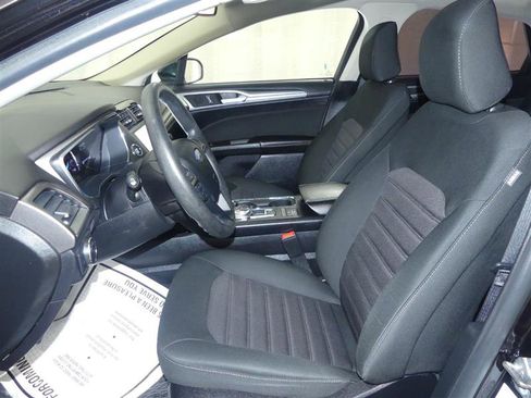 Used 2020 Ford Fusion SE FWD image 22