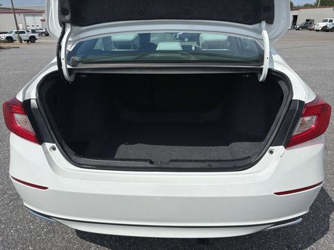 Used 2018 Honda Accord EX image 17