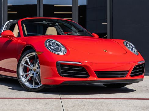 Certified 2019 Porsche 911 Targa 4S image 9