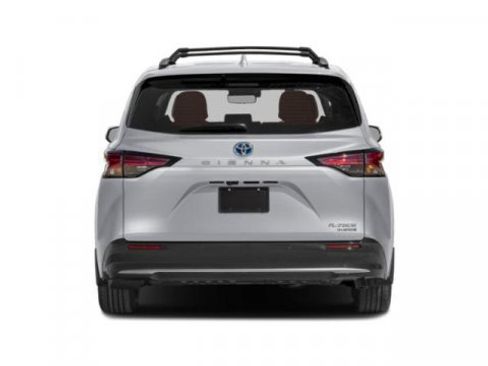 Used 2025 Toyota Sienna Platinum image 8