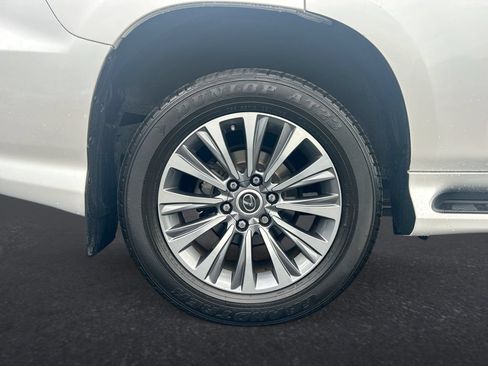 Used 2023 Lexus GX 460 Luxury w/ Accessory Package AWD/4WD image 30