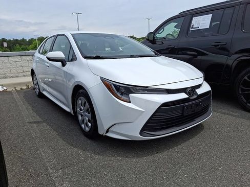 Used 2024 Toyota Corolla LE FWD image 3