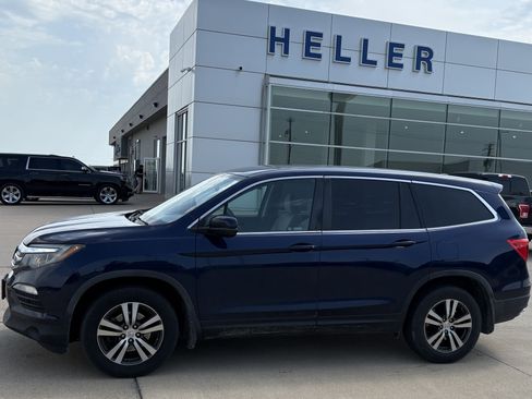 Used 2018 Honda Pilot EX image 3
