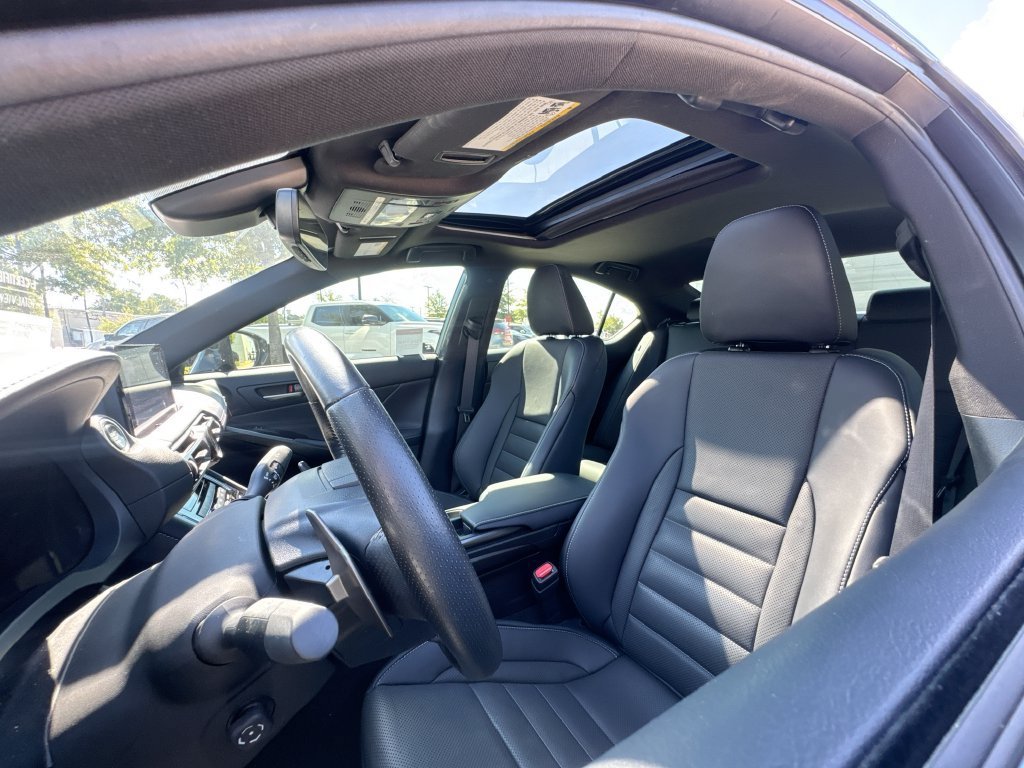Used 2025 Lexus IS 500 RWD image 10