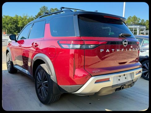 Used 2022 Nissan Pathfinder SL w/ SL Premium Package FWD image 3