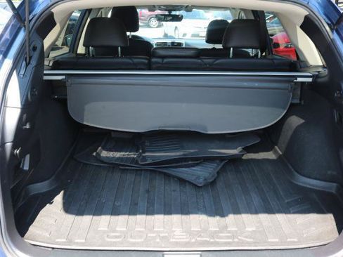 Used 2019 Subaru Outback 2.5i Limited AWD/4WD image 16