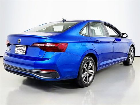 Used 2024 Volkswagen Jetta SE image 4