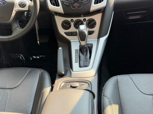 Used 2014 Ford Focus SE w/ Equipment Group 201A FWD image 14
