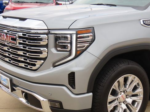 Used 2025 GMC Sierra 1500 Denali w/ Technology Package image 3