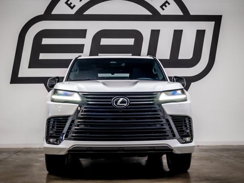 Used 2025 Lexus LX 600 4WD w/ Appearance Package image 4