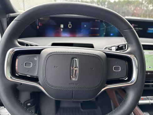 Used 2026 Lincoln Nautilus Reserve image 24