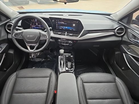 Used 2025 Chevrolet Trax ACTIV w/ Driver Confidence Package image 14