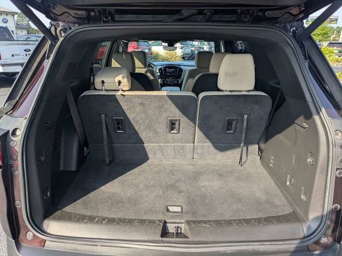 Used 2022 Chevrolet Traverse LT FWD image 14
