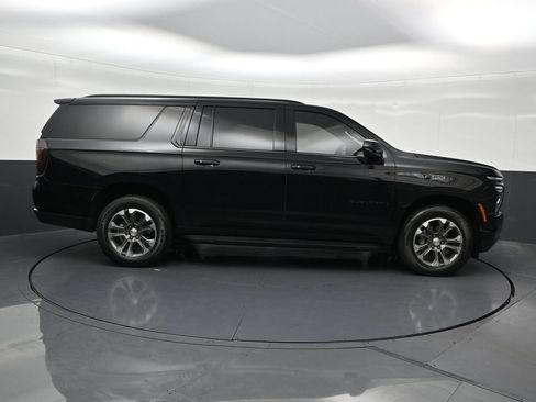 Used 2025 Chevrolet Suburban LT RWD image 7