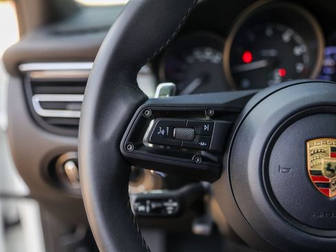 Certified 2026 Porsche Macan AWD/4WD image 21