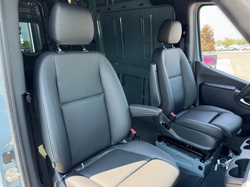 Used 2024 Mercedes-Benz Sprinter 144 Cargo image 29