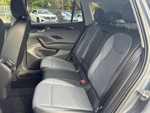 New 2026 Volkswagen Tiguan SE image 11