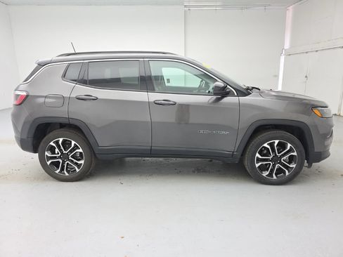 Used 2022 Jeep Compass Limited w/ Sun and Sound Group AWD/4WD image 13