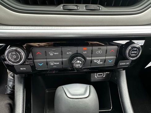 New 2025 Jeep Compass Limited image 24