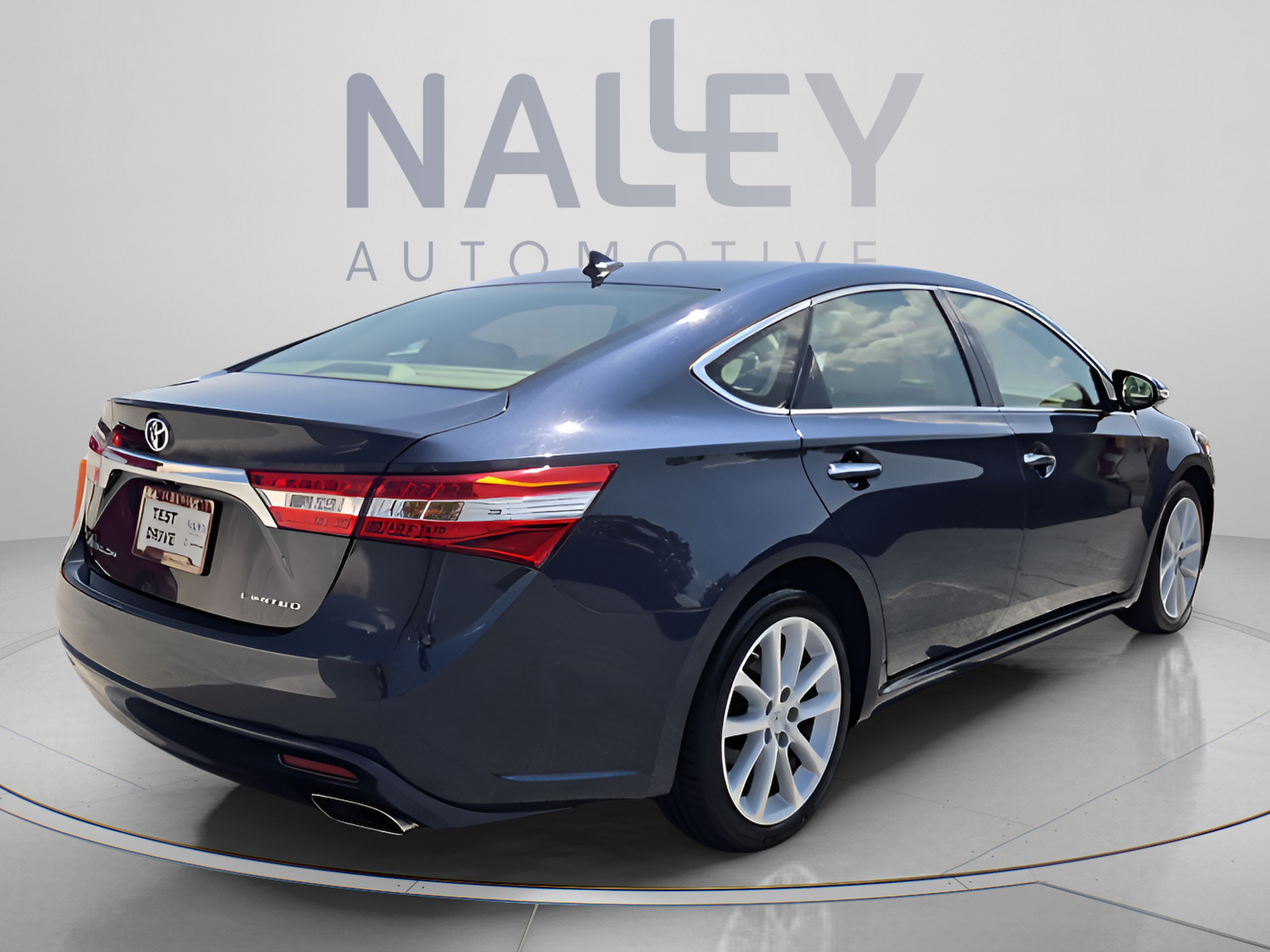 Used 2015 Toyota Avalon Limited FWD image 5