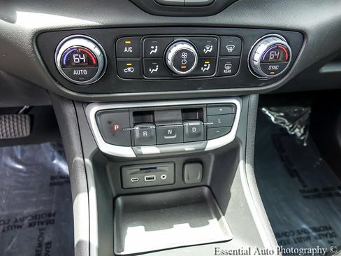 Used 2024 GMC Terrain SLT w/ Tech Package FWD image 22