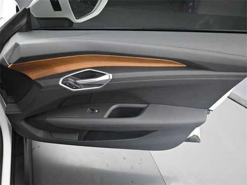 Used 2022 Audi e-tron GT Premium Plus image 37