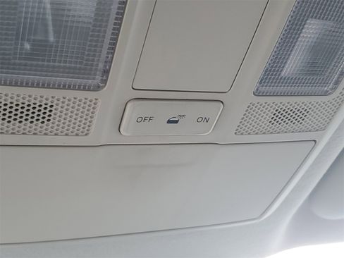 Used 2017 Toyota Yaris iA image 31