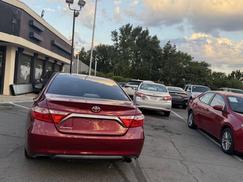 Used 2017 Toyota Camry SE FWD image 11