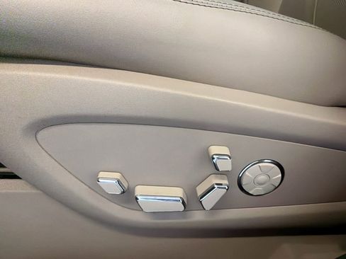 Used 2021 Lincoln Nautilus Reserve w/ Equipment Group 201A image 17