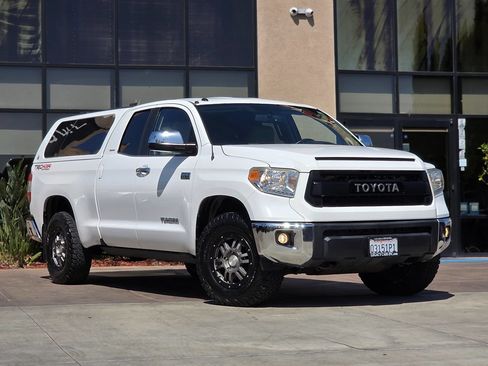 Used 2014 Toyota Tundra Limited w/ Limited Premium Package AWD/4WD image 3
