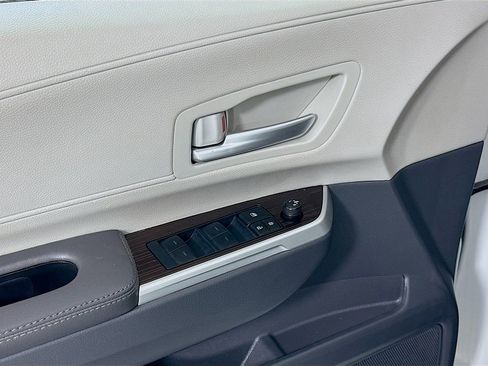Used 2024 Toyota Sienna XLE image 17