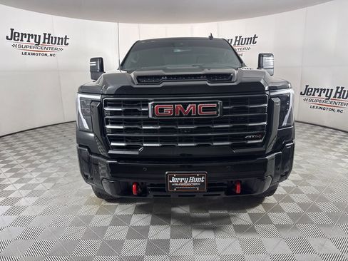 Used 2025 GMC Sierra 2500 AT4 image 2