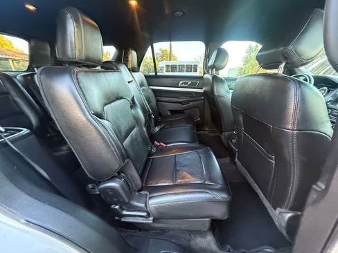 Used 2017 Ford Explorer XLT w/ Equipment Group 202A image 15