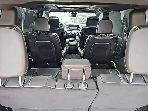 Used 2021 Chrysler Pacifica Limited w/ Uconnect Theater Family Group image 48