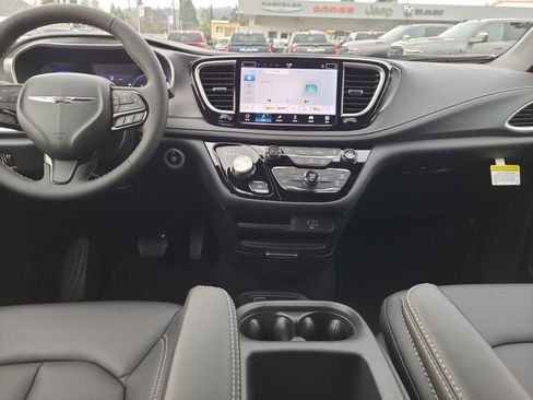 New 2026 Chrysler Pacifica Select w/ S Appearance Package image 18