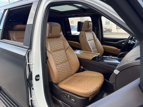 Used 2023 Cadillac Escalade ESV Sport w/ Touring Package AWD/4WD image 11