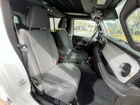 Used 2025 Jeep Wrangler Sahara w/ Safety Group image 29