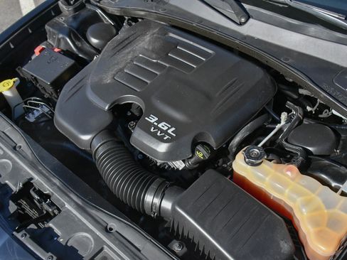 Used 2022 Chrysler 300 Touring w/ Sport Appearance Package image 43