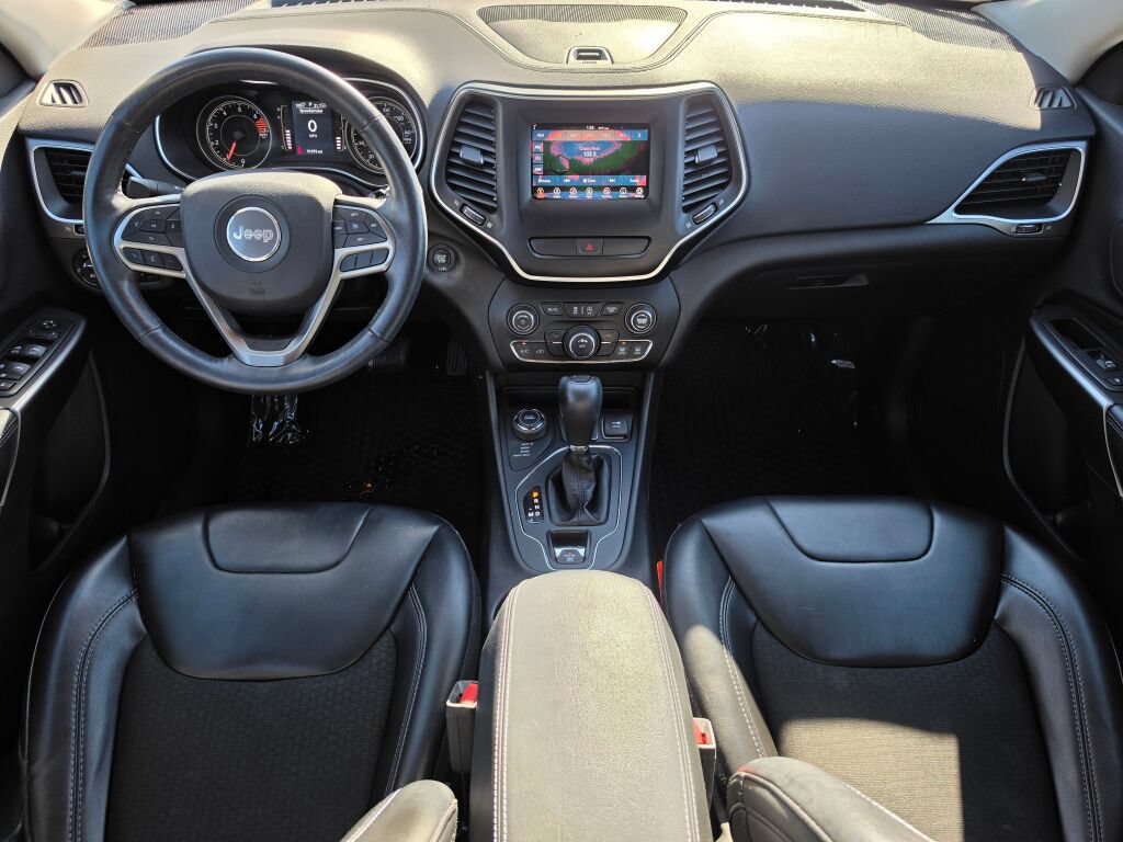Used 2019 Jeep Cherokee Latitude Plus w/ Cold Weather Group AWD/4WD image 19