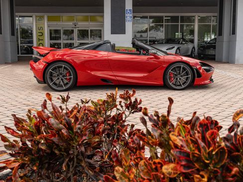 Used 2020 McLaren 720S Performance RWD image 45