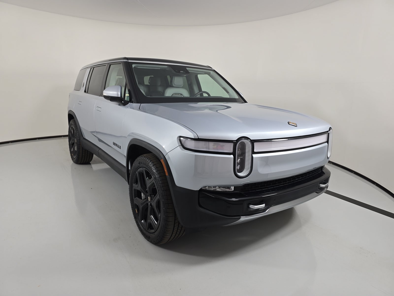 Used 2024 Rivian R1S Adventure Dual AWD/4WD image 7