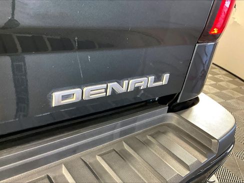 Used 2018 GMC Sierra 2500 Denali w/ Duramax Plus Package AWD/4WD image 10