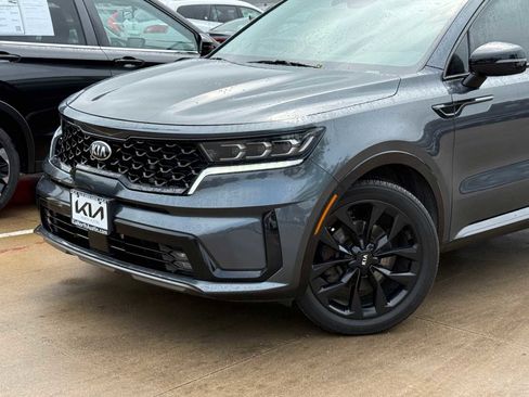 Certified 2021 Kia Sorento SX FWD image 2