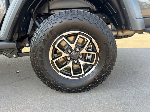 Certified 2024 Jeep Gladiator Rubicon w/ Technology Group image 3