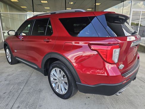 Used 2022 Ford Explorer King Ranch w/ Premium Technology Package image 3