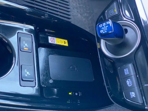 Used 2022 Toyota Prius Prime Limited FWD image 39